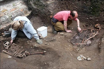 Archaeologists in York have uncovered 80 skeletons in the garden of an 18th century mansion and believe that they were gladiators.