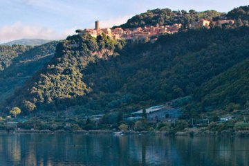 The town of Nemi, overlooking the crater lake of the same name. Italian carabinieri here arrested a man trying to smuggle a statue of Caligula out of the country.