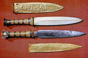 Tutankhamun's daggers