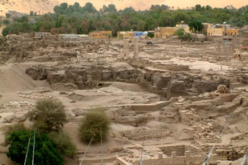 Telephoto view of the Temple of Knum.