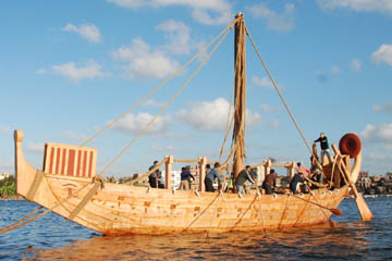 The hogging truss and its supports can be clearly seen, but for some reason the rope has been left slack.