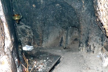 <i>Kokhim</i> in the Holy Sepulcre.